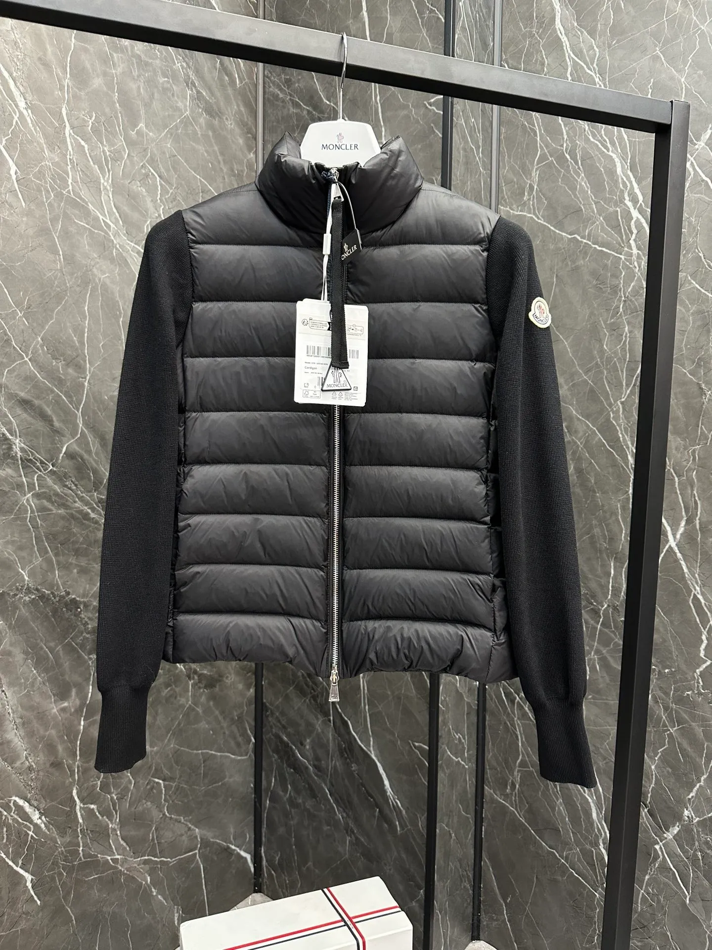 Moncler｜ ｜ ：White、Black、 Size：S、M、L、 !!! 。 ， ， !!! ， ， ！ ， ， ！ ， !!! ， 。 ， ， ， !